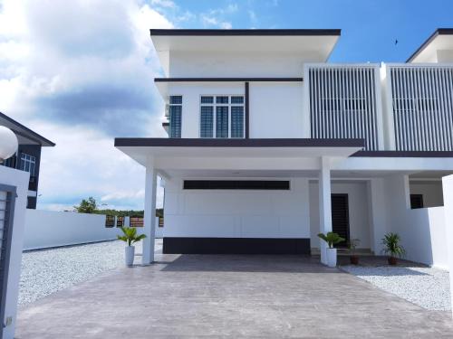 Bandar Penawar House | Desaru Homestay Budget 16 pax 4BR