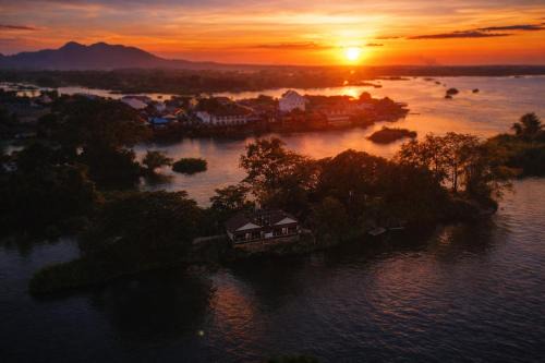 Muang Khong House | Don Falang Homestay- Private Island & Beach