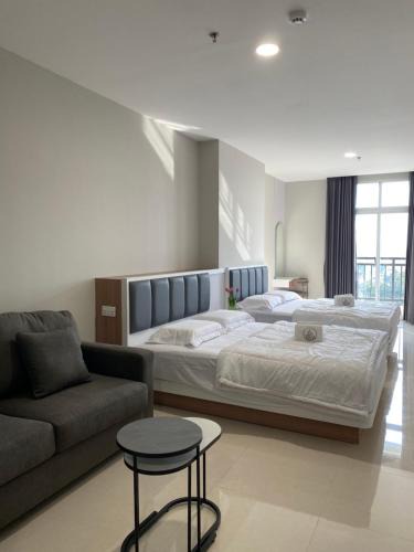 Lubuk Baja Apartment | Double Queen Room Formosa Residence by Skyline