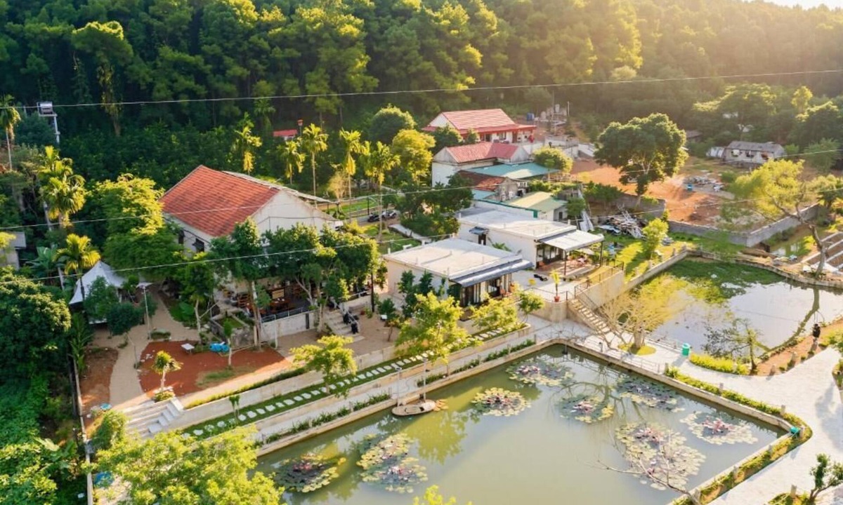Son Tay Bed & Breakfast | Double Room with Lake View