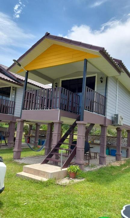Kuala Krai Ski Chalet | Dusun Rimbun Agro Farmstay