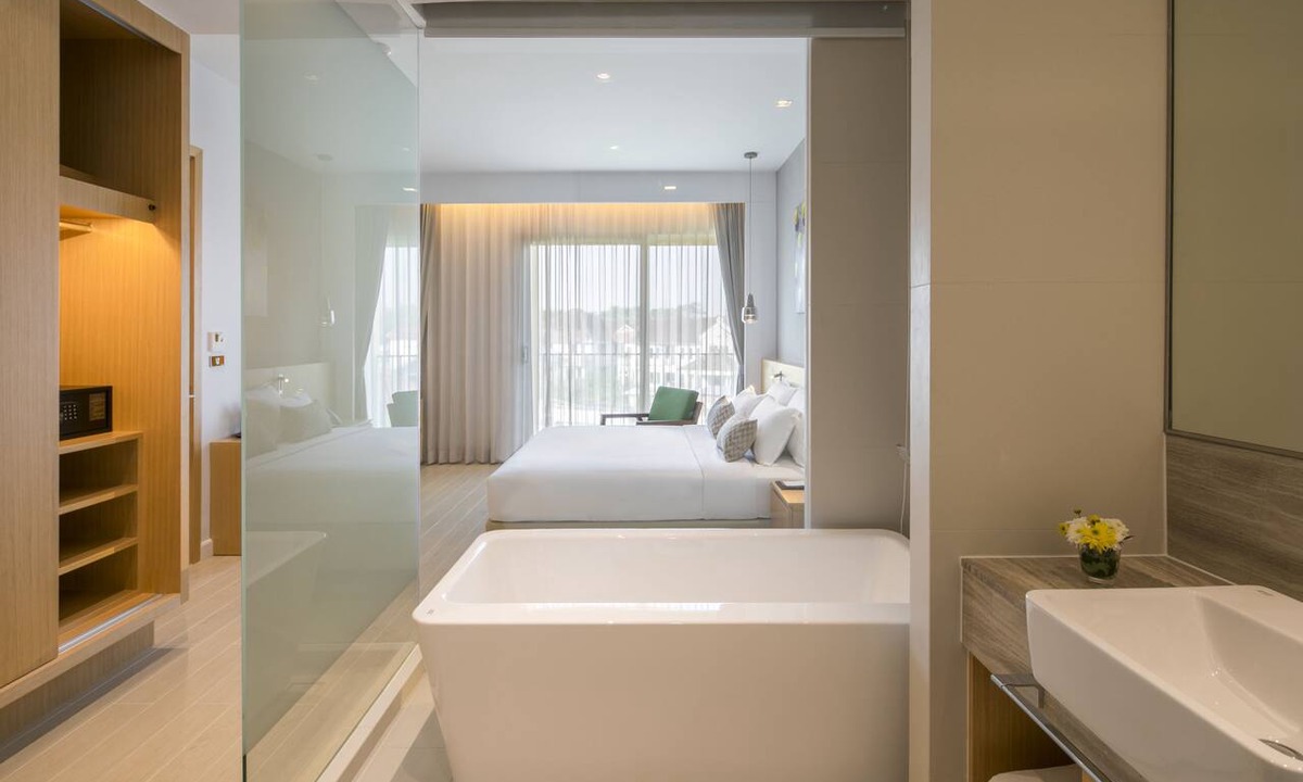 Racha Thewa Hotel | Eastin Thana City Golf Resort Bangkok