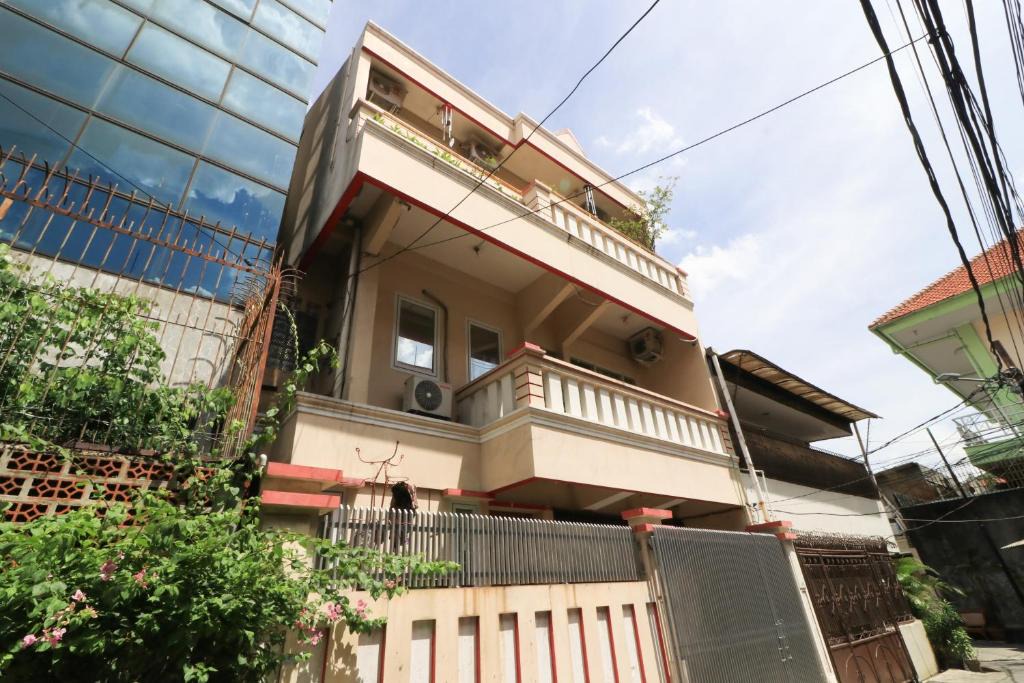 Gambir House | Eiffel Residence Batu Tulis 37 - Female Only