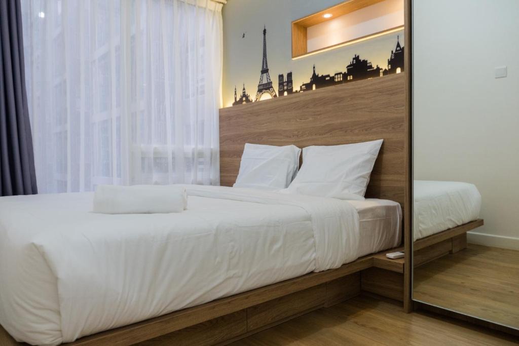 Arjuna Apartment | Elegant 1BR at Landmark Residence near 23Paskal By Travelio