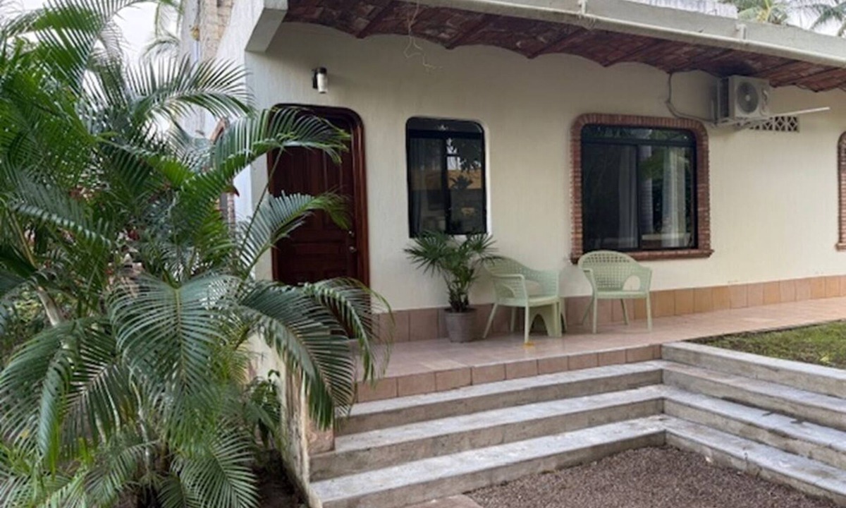 Los Ayala House | Elena's Mango Tree Bungalow - on the beach!