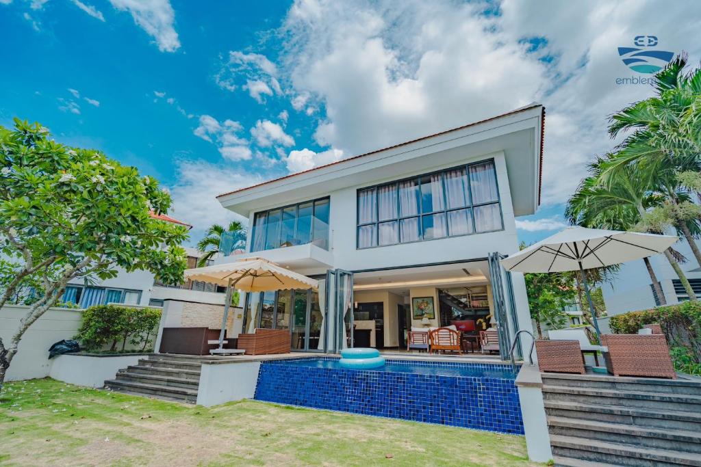 Ngu Hanh Son Resort | Emblem Sea 3 bedroom villas