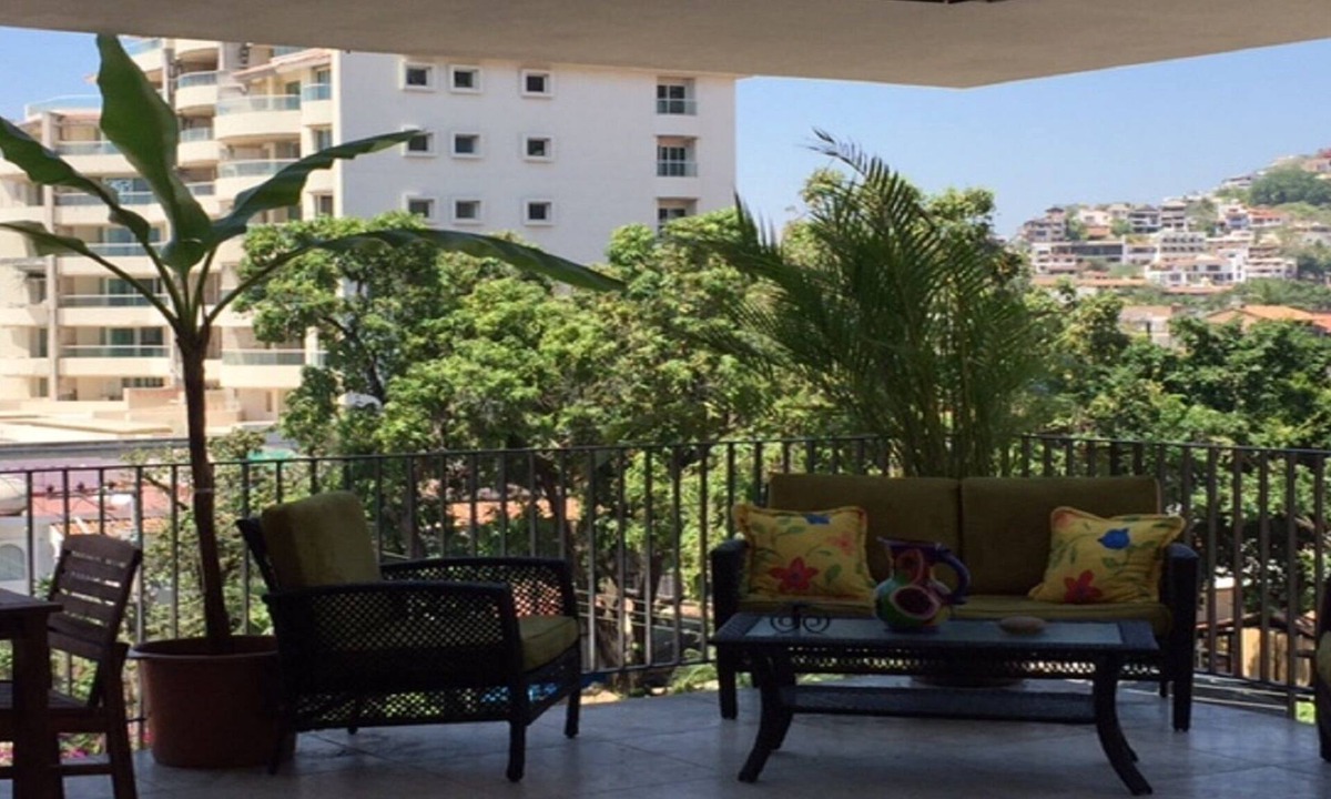 Emiliano Zapata Condo | Emiliano Zapata-1 BLOCK TO BEACH- IN THE HEART OF THE ROMANTIC ZONE!
