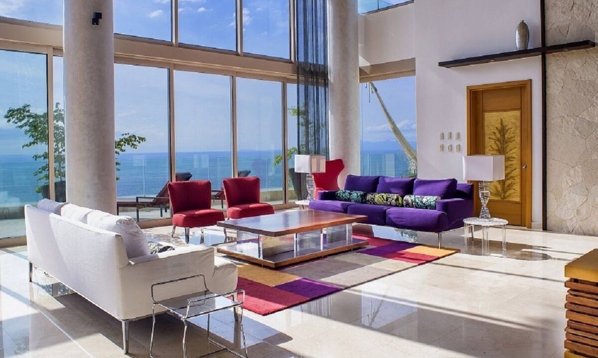 South Shore Hotel Area Condo | Experience the Height of Luxury: Unforgettable Stay in our 3 BR Penthouse