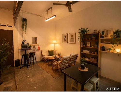 Bunga Paya Pantai Hostel | F1 Riverside Mee Udang