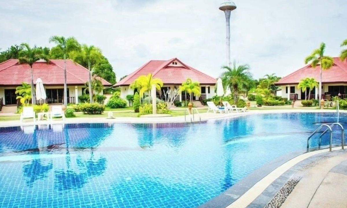 Rayong Cabin | Family-friendly | Boule court | WiFi | Gym