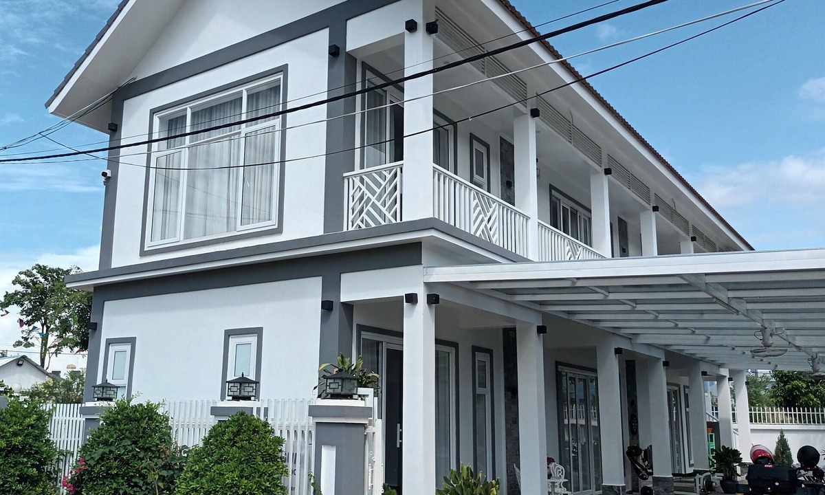 Kampot House | Family guest house - best, quiet and safe location with view Bokor Mountain.