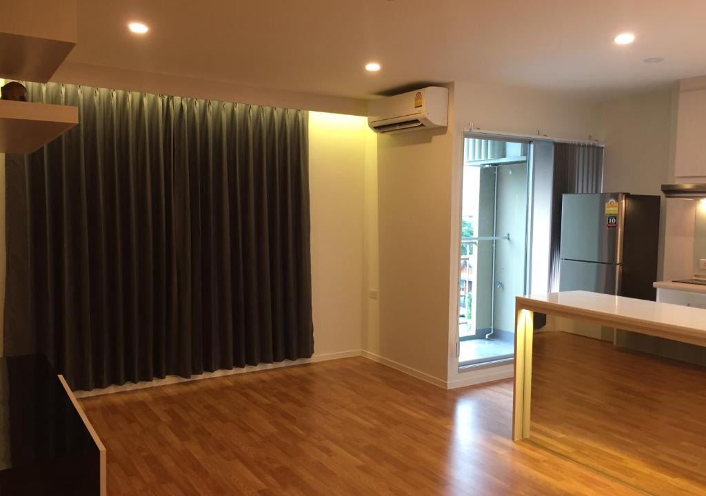 Phasi Charoen Apartment | Family Room Bangkok