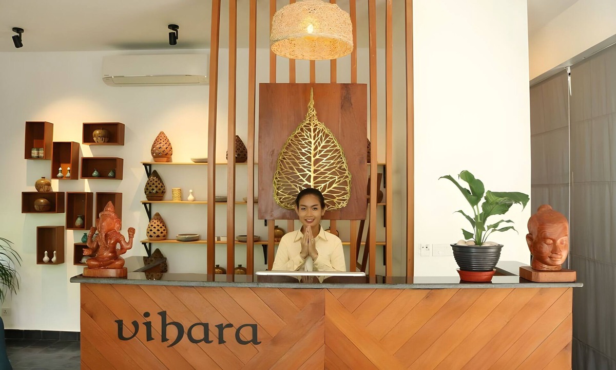 Wat Bo Area House | Family Suite with Balcony