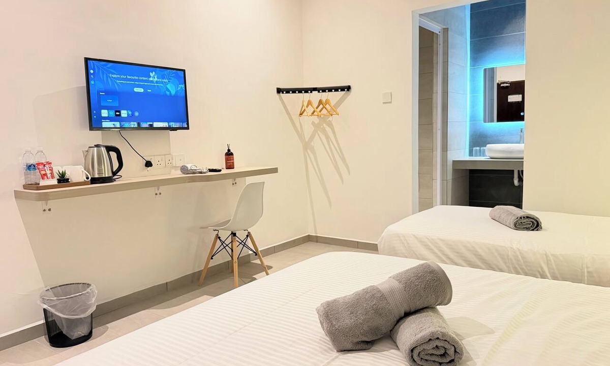 Kampung Kedawang Hotel | Fat Mom Room & Stay