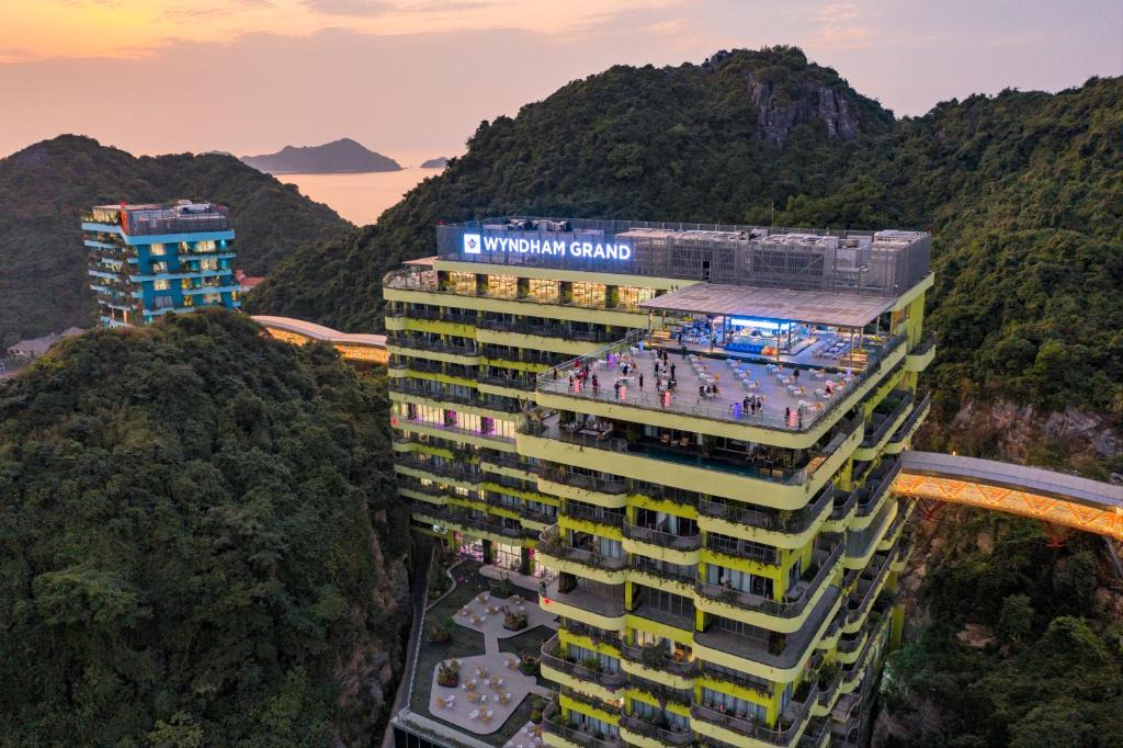 Cat Ba Hotel | Flamingo Grand Cat Ba Resort