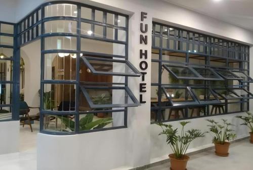 Noen Phra Hotel | Fun Hotel