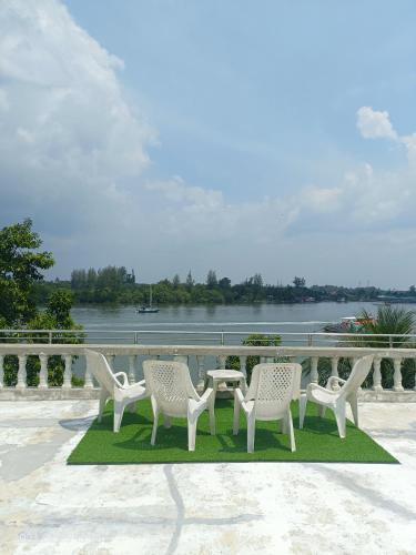 Downtown Krabi Hotel | Funky Crab The River