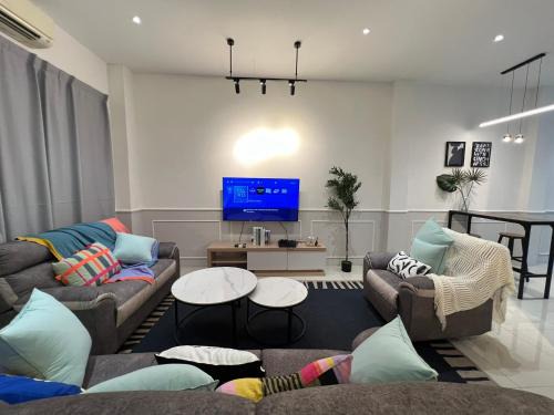 Kuantan House | FunkyVila5 16PX 4BR Near188Tower, Artstreet, HTAA