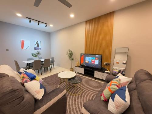 Kuantan House | FunkyVila6 14Pax 4BR Near188Tower, HTAA, Airport