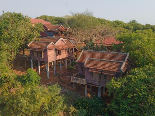 Ban Lung Cabin | Garden View Lodge & Trekking Tours
