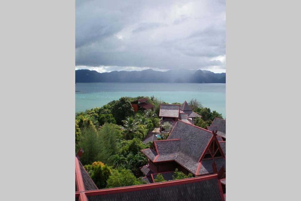 Pantai Tengah Villa | Gaze 2: Modern Tropical Seaview Villa