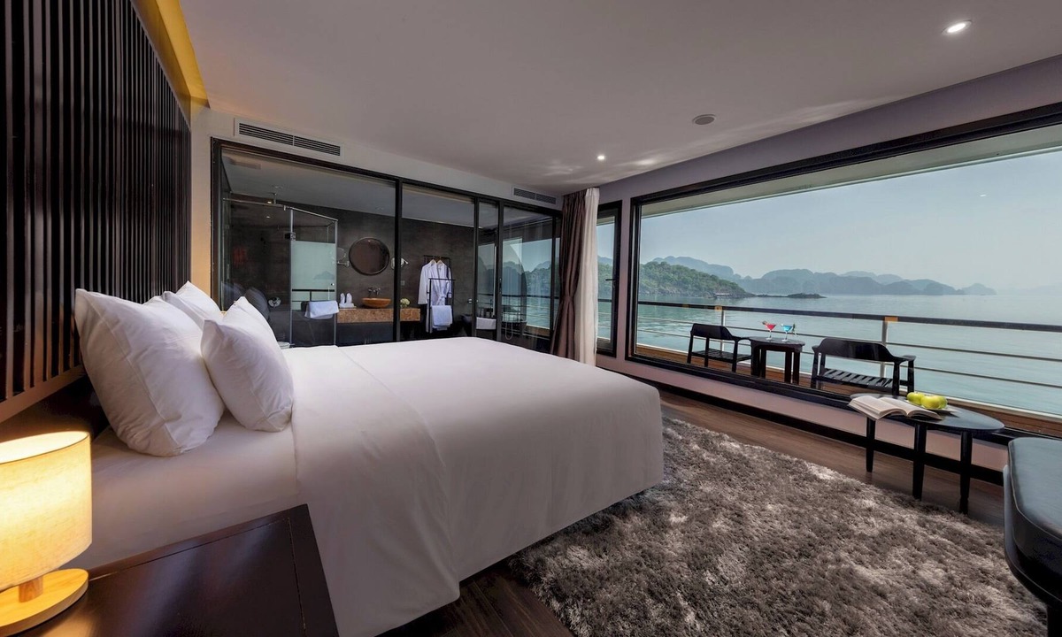 Bai Chay Apartment | Golden Room in Scarlet Pearl Cruise
