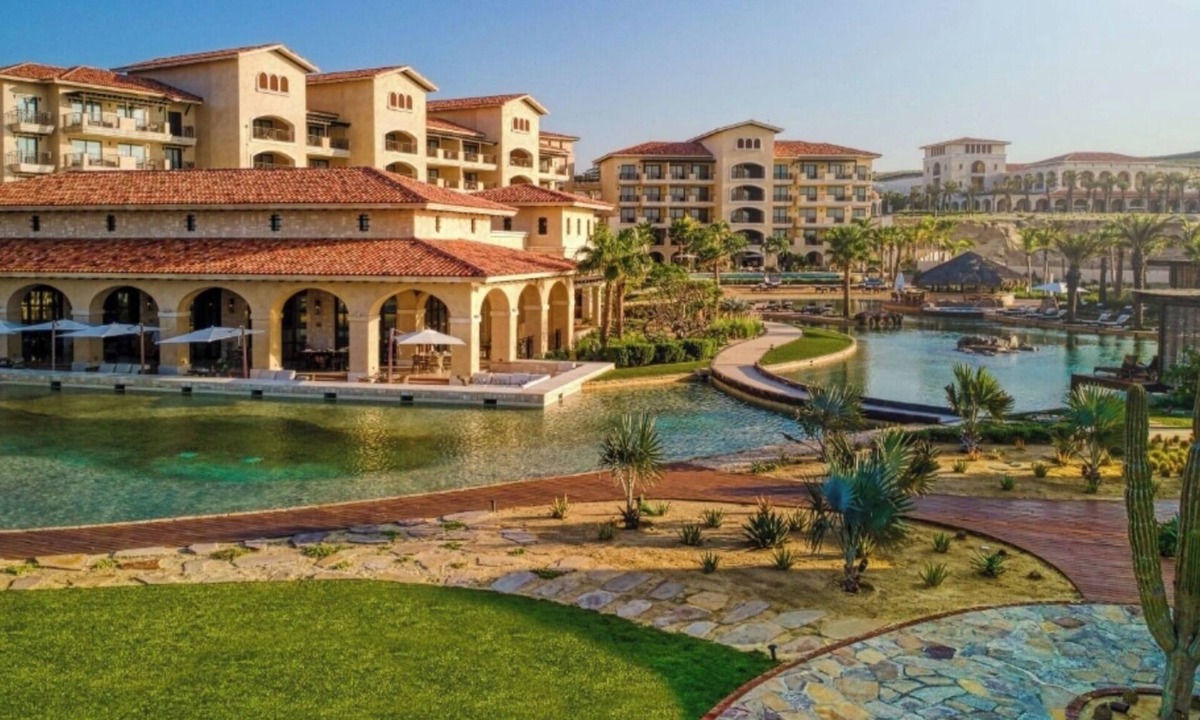 Los Cangrejos II y III Resort | Grand Deluxe Room at Dunes Pacific Resort Private Beach- Discounted Golf Pass