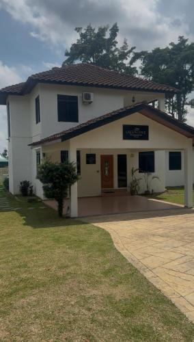Alor Gajah Villa | Green Cove Villa A Famosa Karaoke Netflix Private pool