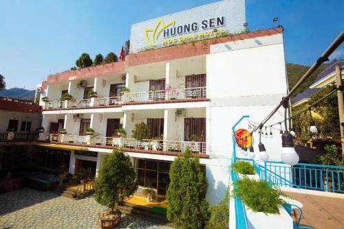 Moc Chau Hotel | Hương Sen Hotel MC - by BAY LUXURY