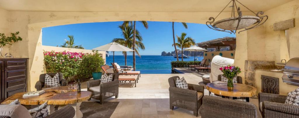 El Medano Ejidal House | HACIENDA BEACH CLUB BEACH FRONT 4 BE34DROOM VILLA CAN BE RENTED AS A 3 BEDROOM