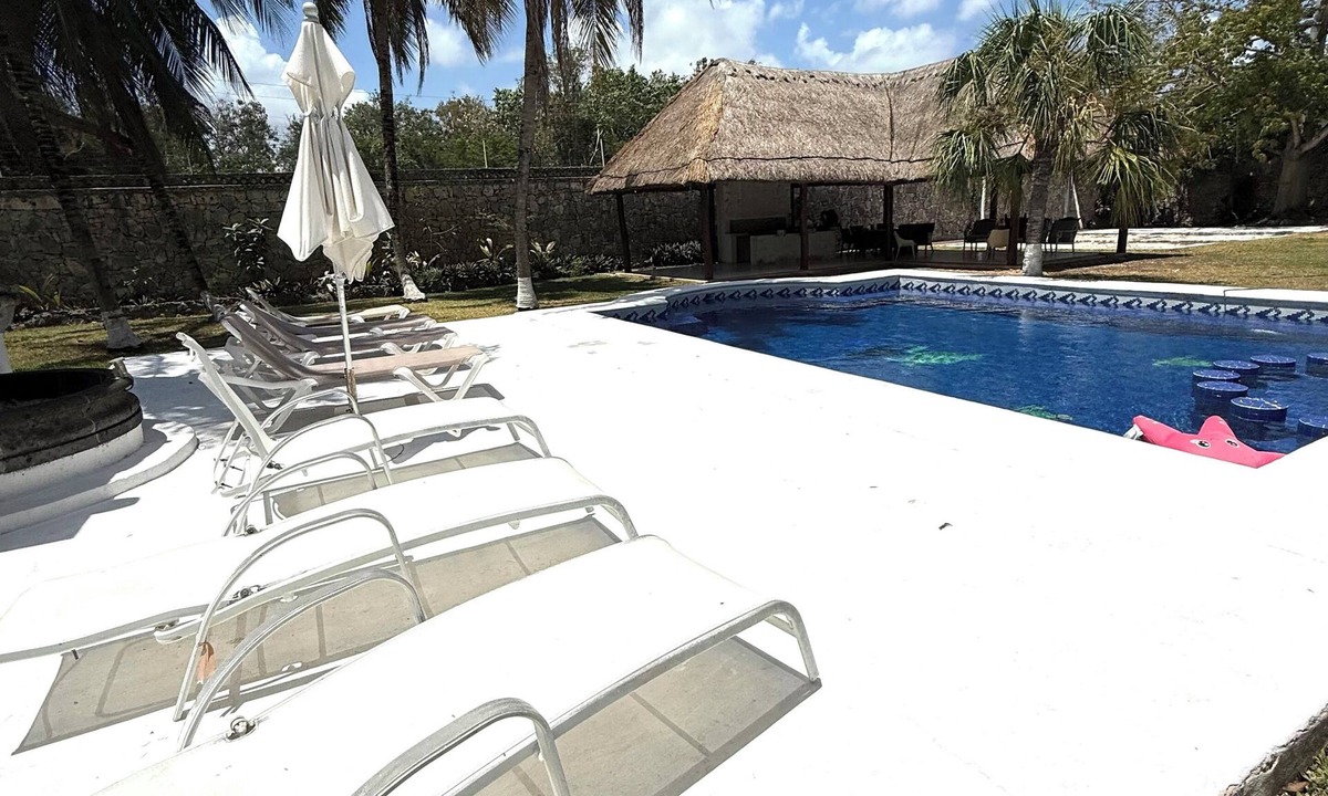 Alfredo V. Bonfil House | Hacienda with its own cenote and volleyball courts