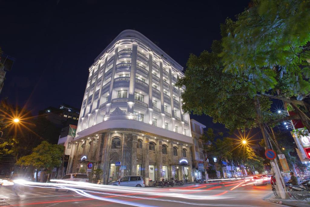 Hai Ba Trung Hotel | Halais Hotel