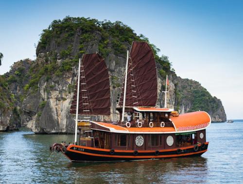 Cat Hai Boat Rental | Halong Ocean Cruise 6
