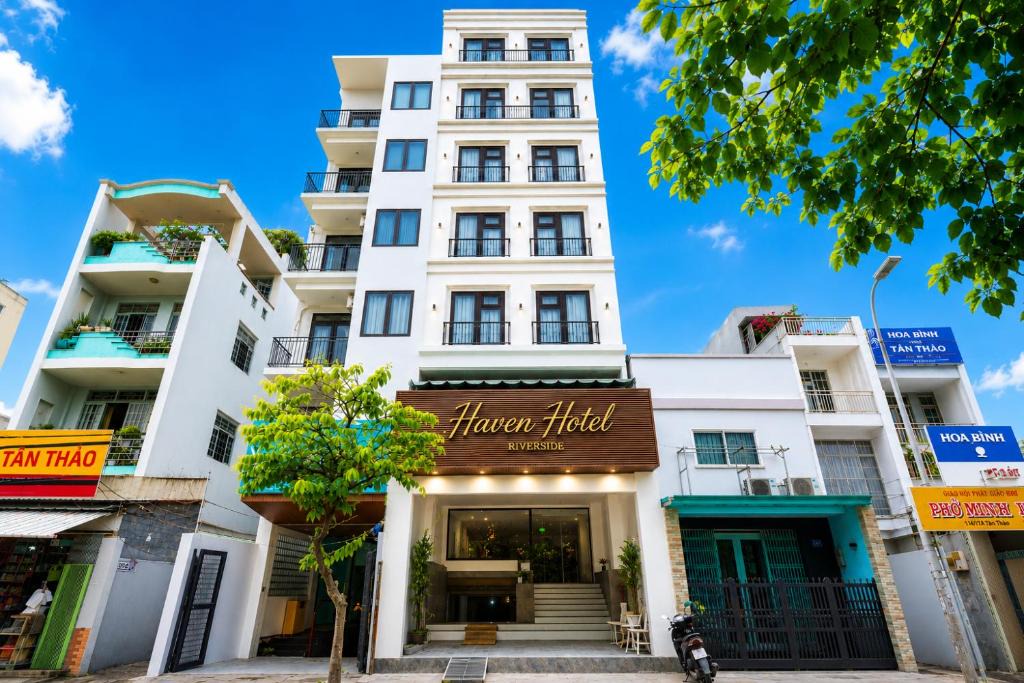 District 4 Hotel | Haven Hut Riverside Hotel