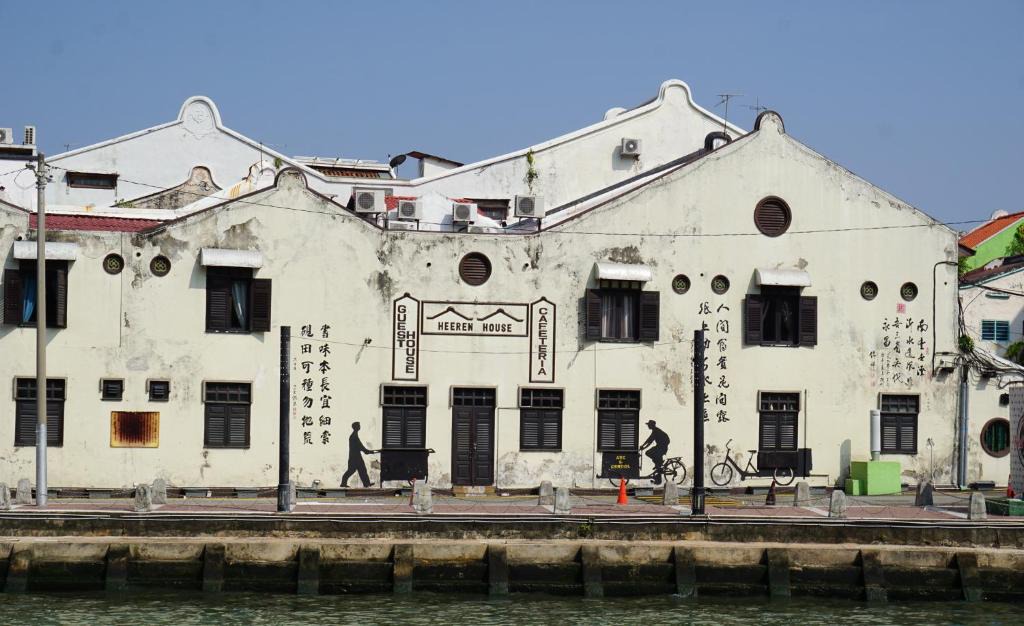 Taman Kota Laksamana Hotel | Heeren House by Amerald Group