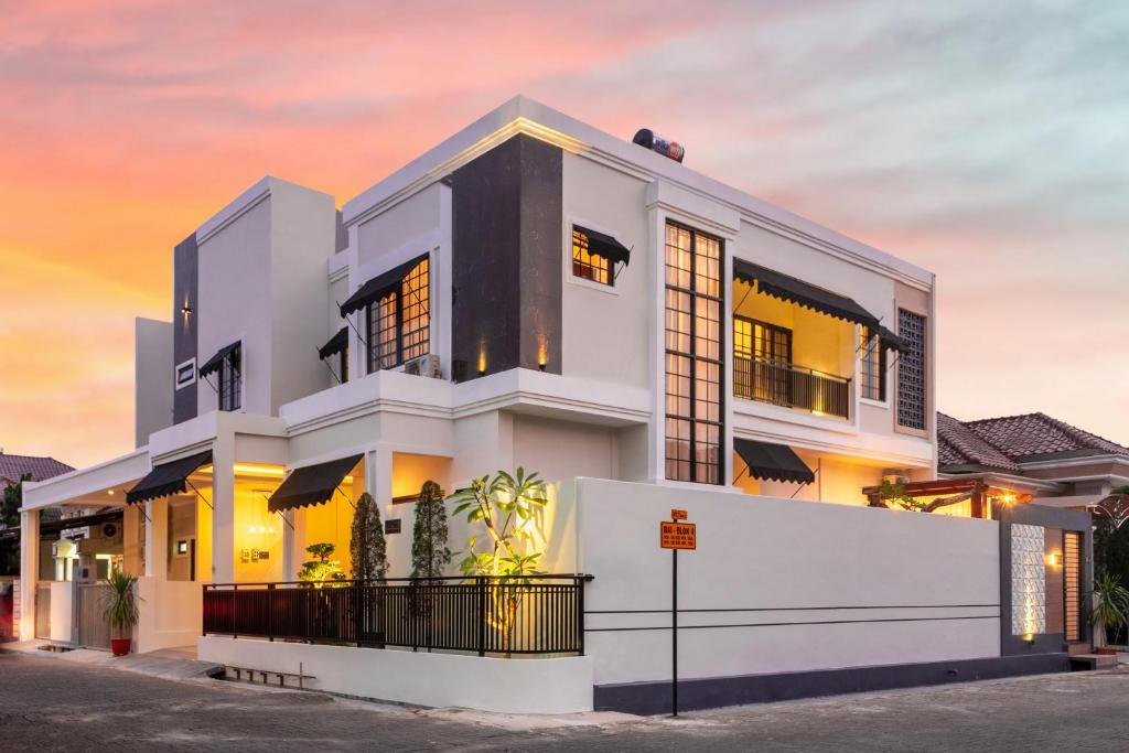 Purwokerto Villa | Hening Pool Villa
