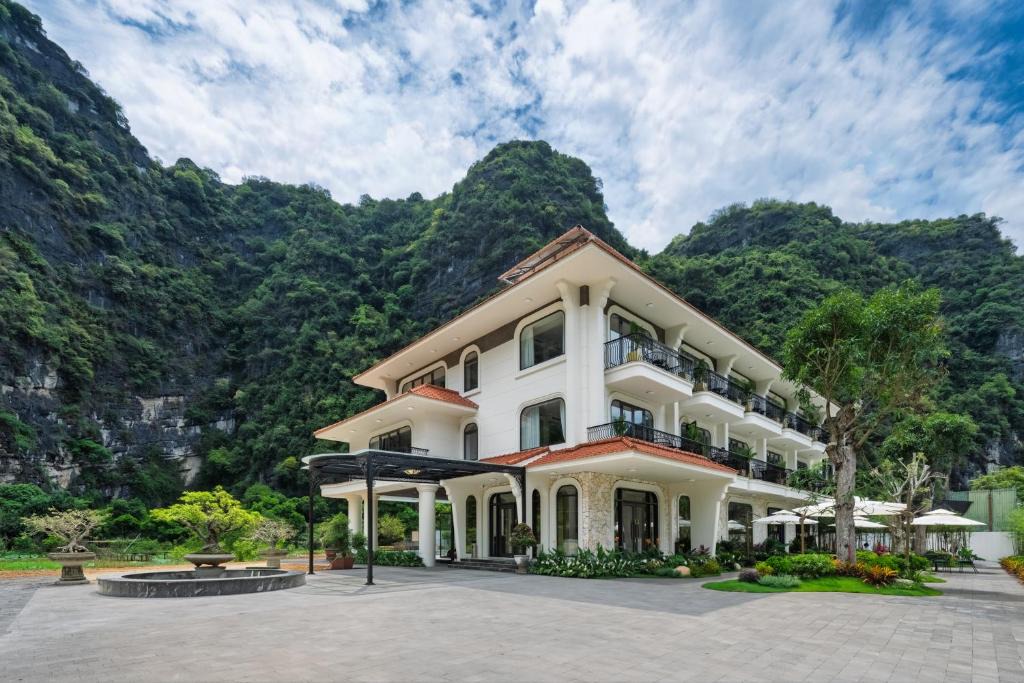 Hoa Lu Hotel | Heritage Charm Hotel Trang An