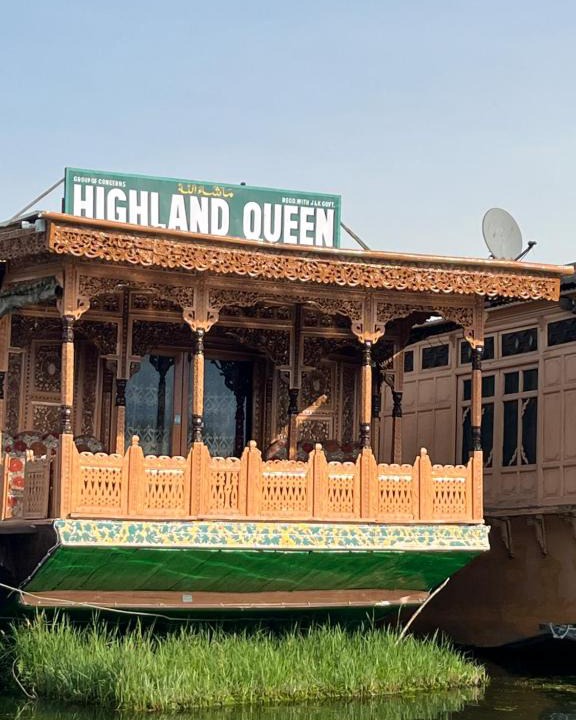 Dal Lake Boat Rental | Highland Queen Houseboat