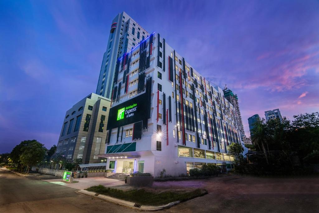 Central District Hotel | Holiday Inn Express & Suites Johor Bahru by IHG