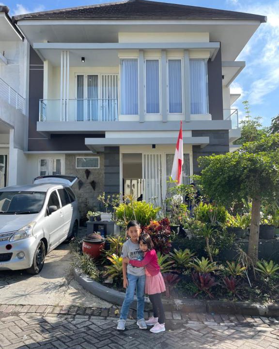 Dinoyo Villa | Homestay Amsterdam. Kolam renang pribadi, 2 lantai