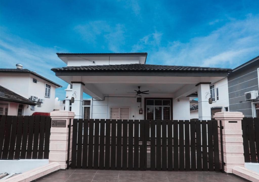 Durian Tunggal House | Homestay Anjung Seri Songket, Private Pool, BBQ & Spacious House