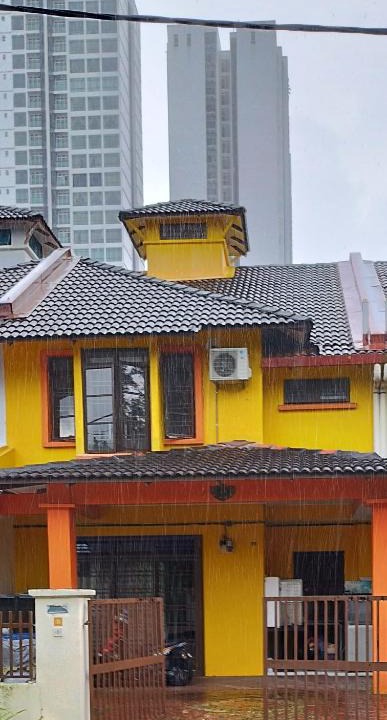 Taman Mount Austin House | Homestay Haura
