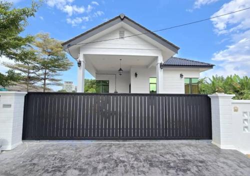 Batu Buruk House | Homestay Kuala Terengganu, Batu Buruk Muslims