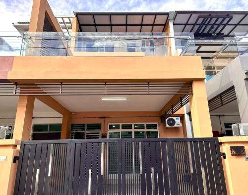 Kampung Bukit Minyak House | HOMESTAY Mu