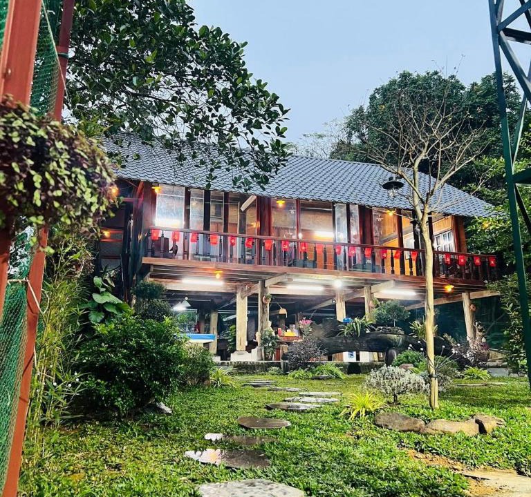 Quoc Oai Ski Chalet | HomeStay Pickle ball