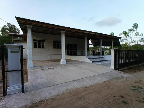 Kampung Durian Guling House | Homestay Puteri D'Durian Guling BY ROOM