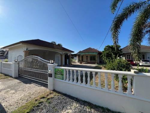 Dungun House | Homestay Qayyum D'Sura
