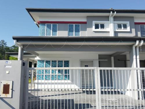 Padawan House | Homestay RB Exclusive, PRIMA Semenggoh