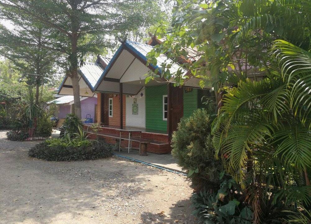 Phatthana Nikhom Hotel | Hotel ∙ 3 guests