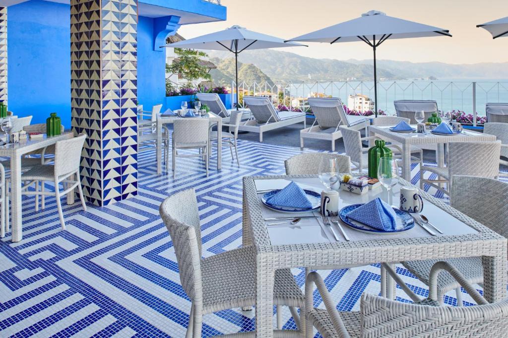 Conchas Chinas Hotel | Hotel Boutique Luxury Patio Azul